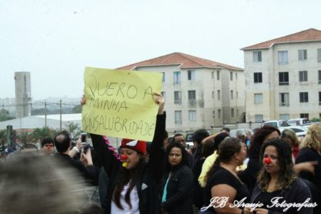 Funcionários públicos de Hortolândia protestam contra corte na insalubridade