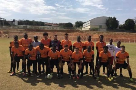 Angolanos mostram futebol pelos gramados de Hortolândia