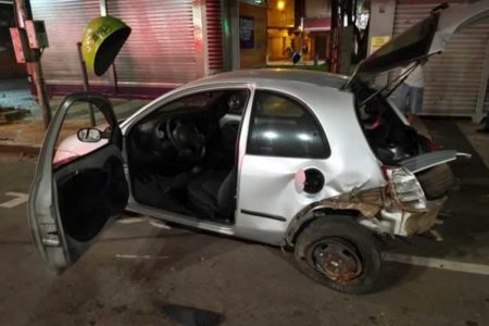 Policia prende um por roubo a carro após perseguição