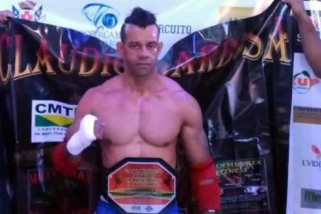 Representante da cidade de Hortolândia traz cinturão para a cidade.