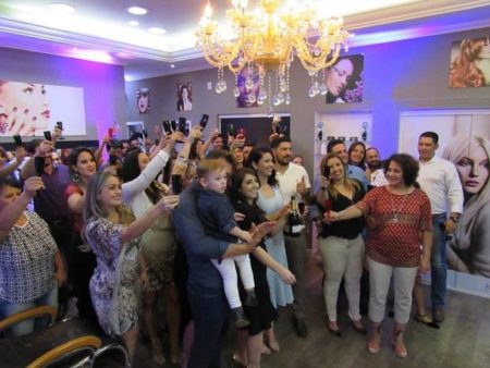 ⁠⁠⁠⁠⁠Larissa Moreno – Claudinho Cabelos realiza coquetel de reinauguração