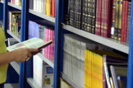 Centro de Qualificação Pessoal e Profissional recebe doação de livros