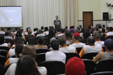 Prefeitura transforma EJA em polos de tecnologia e educação profissional
