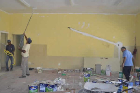 Reforma do prédio para abrigar nova Emeb avança no Parque Irmã Dorothy