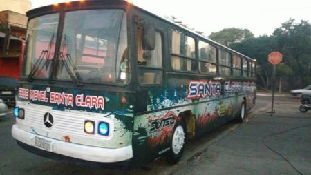 Santa Clara F.C. faz dois anos e tem ônibus como presente