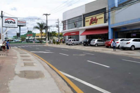 Prefeitura inicia instalação de fios subterrâneos na rua Luiz Camilo