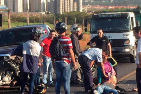 Colisão frontal de motos deixa feridos na estrada que liga Hortolândia a Sumaré