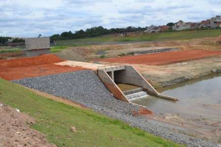 Obra do Parque Santa Fé evita enchentes na região central																		Destaque