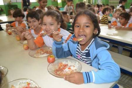 Prefeitura agora serve peixe na merenda escolar																		Destaque