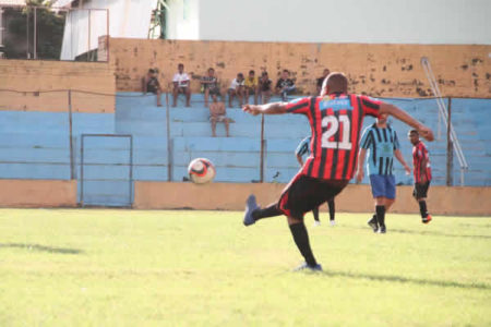 Águia F.C. atropela Renascer F.C; e busca classificação