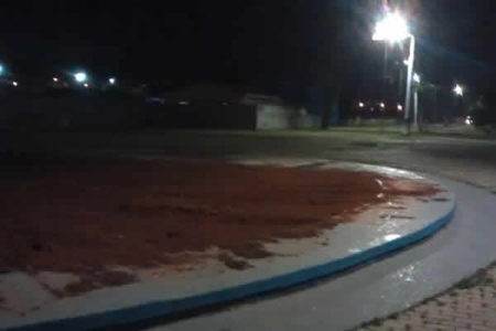 PREFEITURA ATERROU O ESPAÇO “TEATRO DE ARENA” DO PQ. RENATO DOBELIN E JÁ CAUSOU REVOLTA ENTRE A POPULAÇÃO