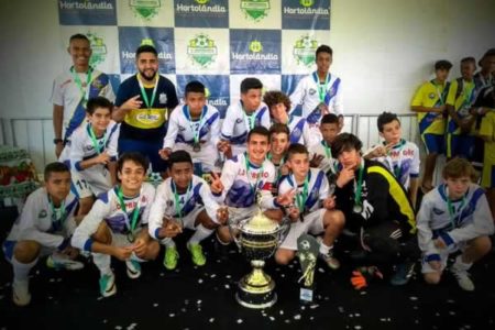 CANARINHO BATE BOLA É O CAMPEÃO DA 1° HORTOCOPA DE FUTEBOL SUB 14 DE HORTOLÂNDIA 2017.