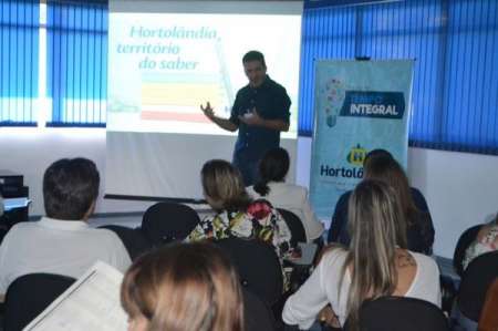 Nova merenda e Escola de Tempo Integral são apresentadas para RMC																		Destaque