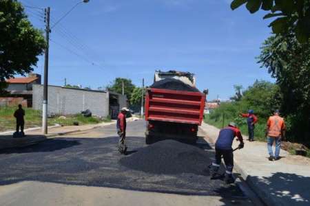 Ruas do Jardim Santa Clara recebem Operação Tapa Buraco																		Destaque
