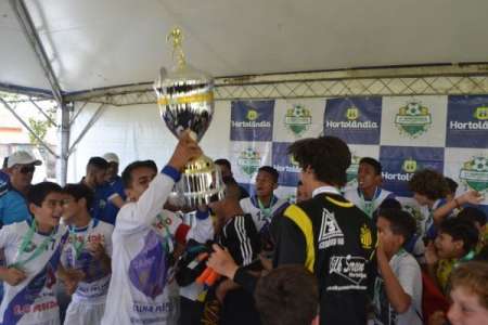 Canarinho F.C conquista título da 1ª Hortocopa de Futebol																		Destaque