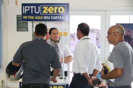Prefeitura faz mutirão para cadastro e entrega do cartão IPTU Zero																		Destaque