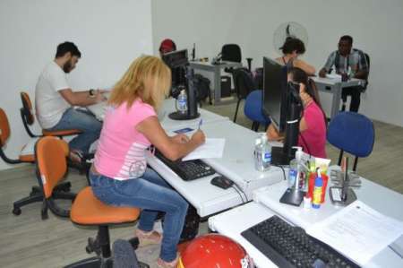 PAT oferece vagas de operador de telemarketing e técnico em enfermagem do trabalho																		Destaque