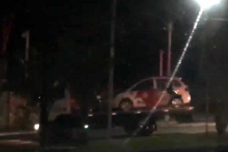 Viatura da PM precisou ser guinchada apos colisão na Franceschi