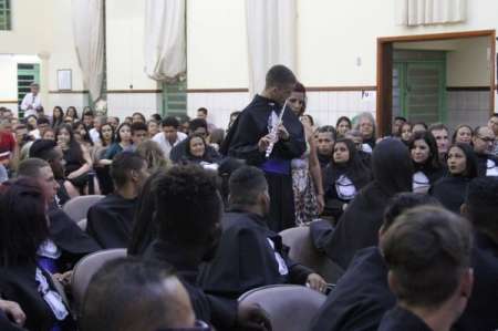 Prefeitura forma 90 alunos da EJA