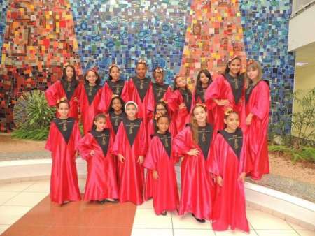 Coral “Vozes que cantam e encantam” se apresenta nesta terça-feira (19/12)