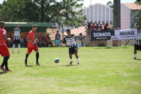 Futebol Solidário arrecada leite e alimentos para os que mais precisam