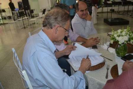 Prefeito assina termo de cooperação para conservar fauna e flora na região