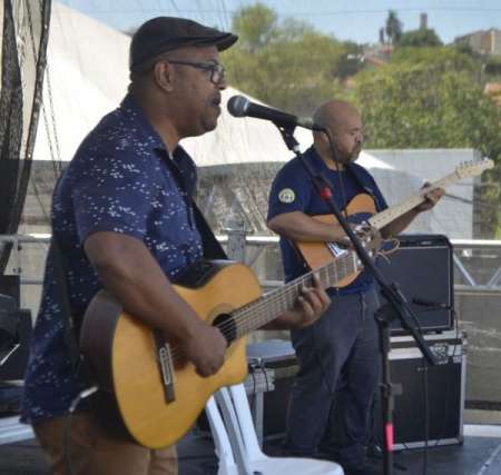 Eder Nunes e banda Negro Soul levam muita música ao Centro
