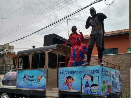 Personagens e trenzinho animam Parque Irmã Dorothy nesta terça-feira(26)