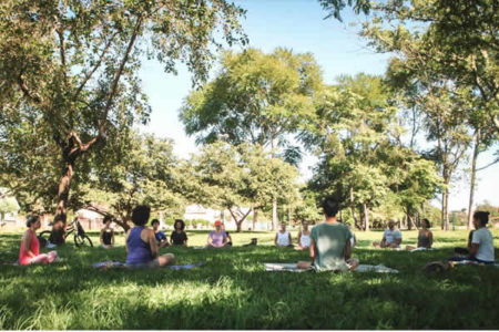 Coletivo AtivaMente finaliza suas ações de 2017 com  2ª Aula de Yoga no Pq. Socioambiental Chico Mendes