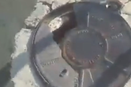 Tampa de bueiro quebrada gera preocupação de moradores