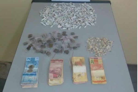 Policia prende um por trafico em Vila Inema