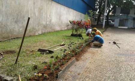 Prefeitura revitaliza viela no Jardim Adelaide