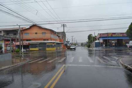 Prefeitura instala semáforo em cruzamento no Jd. Amanda