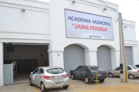 Com aula de zumba, Prefeitura inaugura nova Academia Municipal