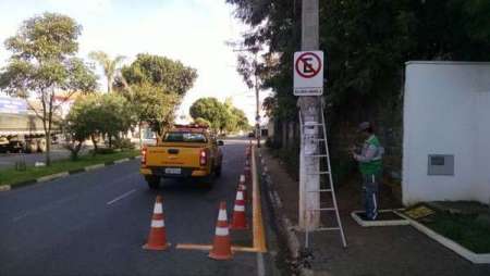 Prefeitura sinaliza área na Av. Santana para melhorar segurança viária