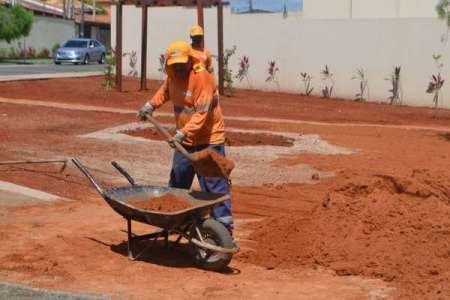 Prefeitura continua trabalho para construir praça no Remanso Campineiro