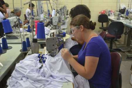 Prefeitura finaliza confecção de novo uniforme escolar