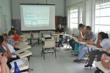 Janeiro Branco destaca importância de cuidar da saúde emocional