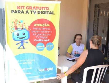 Famílias de baixa renda ainda podem retirar kit gratuito da TV Digital