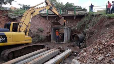 Prefeitura continua obra na passagem de pedestres no Jardim Amanda