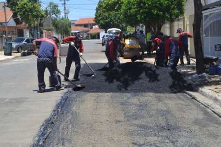 Região do Jardim Santa Clara do Lago recebe Operação Tapa-Buraco