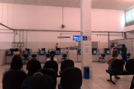 Com filas de até 4h, população reclama do INSS de Hortolândia