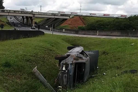 Motorista perde o controle e cai em ribanceira as margens da rodovia SP 101 em Hortolândia