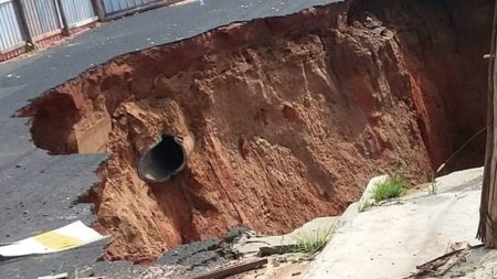 Erosão em rua causa transtorno a moradores de bairro de Hortolândia