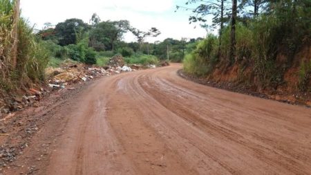 Estrada recebe emenda para pavimentação e continua na lama em Hortolândia
