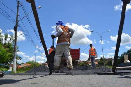 Ponte do São Sebastião recebe manutenção emergencial no asfalto