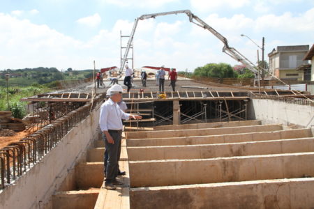 Obras da Ponte Estaiada avançam rumo ao Jardim Novo Ângulo