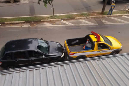 Veículo de fiscalização estacionado em local indevido sem ser caso de urgência em Hortolândia