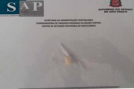 Mulher é presa com cocaína no bolso da calça