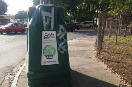 “LEVs” instalado semana passada já está pichado